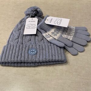 Hat and scarf set. Bought in Alaska. Brand new new. Excellent condition. OSFA